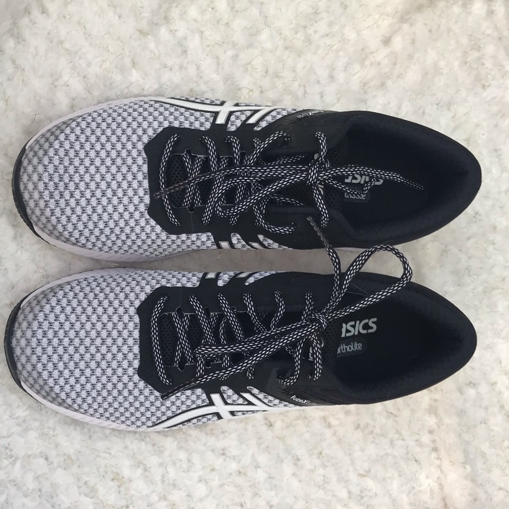 ASICS running/tennis/athletic shoes